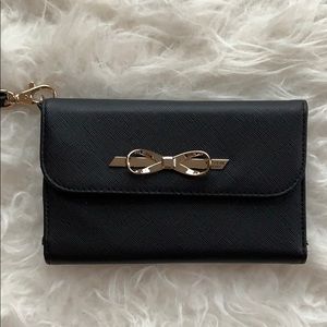 Victoria’s Secret Tech Wallet